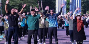 Melalui Senam Pagi Plt Bupati Subandi Ajak ASN Kompak Bekerja Bersama