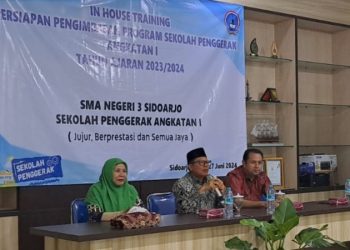SMA Negeri 3 Sidoarjo Tingkatkan Kompetensi Seluruh Gurunya Melalui IHT