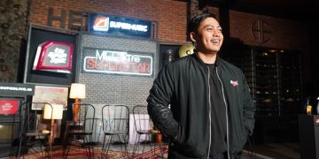 Fahmi Adimara Menginspirasi Pengusaha Muda di Intimate Supermusic Superstar Intimate Session 2024 Surabaya