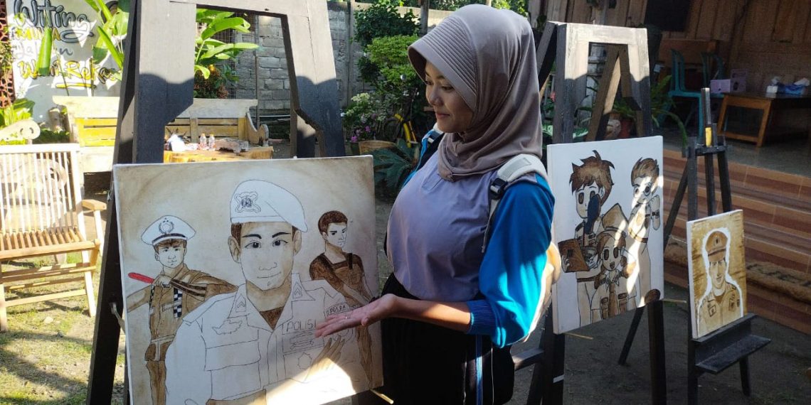 Unik, Kapolsek Plemahan Gelar Kegiatan Lukis Cethe Untuk Sebagai Rangkaian HUT Bhayangkara Ke-78