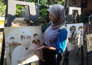 Unik, Kapolsek Plemahan Gelar Kegiatan Lukis Cethe Untuk Sebagai Rangkaian HUT Bhayangkara Ke-78
