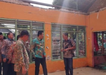 Plt Bupati Sidoarjo Sidak TK Dharma Wanita Persatuan Wonoplintahan, Janjikan Segera Lakukan Perbaikan