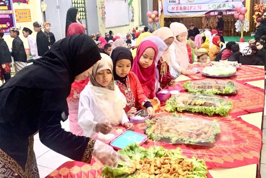 Siswa SD Al Falah Darussalam Dikenalkan Kearifan Lokal Melalui Perwujudan P5