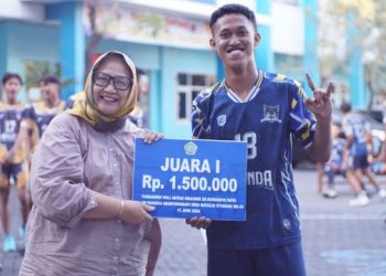 SMAN 2 Sidoarjo Juara I Voli Dies Natalis STIAMAK Barunawati Surabaya