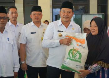 Warga Simogirang Berterima Kasih Pada Plt Bupati Subandi Telah Dibantu Beras 10 Kg  