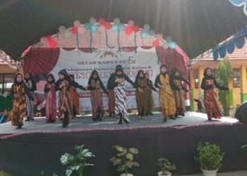 Tangis Haru Orang Tua Siswa Warnai Pagelaran Pensi Purnawiyata SDN Balongtani