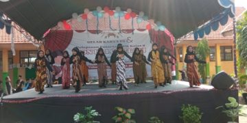 Tangis Haru Orang Tua Siswa Warnai Pagelaran Pensi Purnawiyata SDN Balongtani