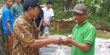 Bersama Donatur, TernakPark Bagikan 369 Kambing untuk Warga Wonosalam
