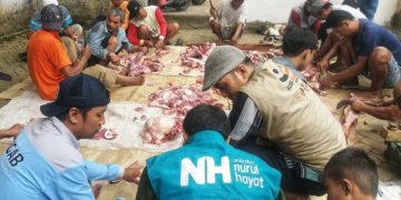 Forum Zakat Gresik Sembelih 10 Kambing untuk Warga Selodingin, Panceng
