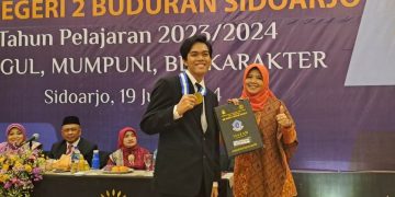 Kepala SMK Negeri 2 Buduran Jadi ‘Burung Camar’ Dalam Purna Widya Ke 45
