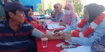 Istri Plt Bupati Sidoarjo dr Sriatun Turun Langsung Cek Kesehatan Warga