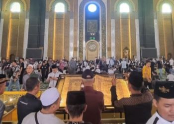 Disperpusip Jatim Gelar Pameran Al-Quran Klasik Super Jumbo di Masjid Al-Akbar Surabaya