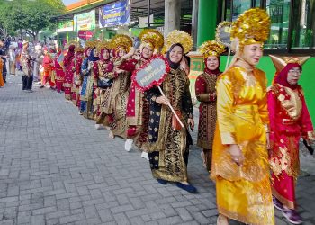 Pawai Budaya Meriahkan Harlah Sekolah
