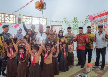 Wujudkan Pembangunan Merata Berkeadilan, Bupati Fandi Akhmad Yani Resmikan 4 Gedung SD di Bawean