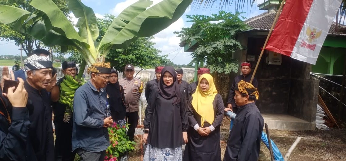 Ipuk Fiestiandani Dialog dengan Petani dalam Bunga Desa di Lemahbang Dewo