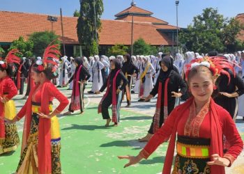 MPLS SMA Negeri 1 Wonoayu Angkat Kearifan Lokal Secara Masal