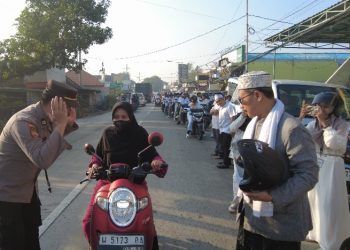 Siswa SMA Negeri 1 Krembung Diedukasi Safety Riding