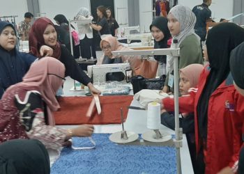 PKM Internasional Digelar Prodi D4 Tata Busana Unesa Hasilkan Outer di Malaysia