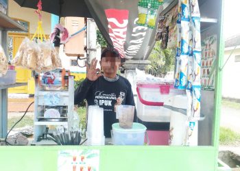 Posko Es Teh Gratis Sambut International Tour de Banyuwangi Ijen