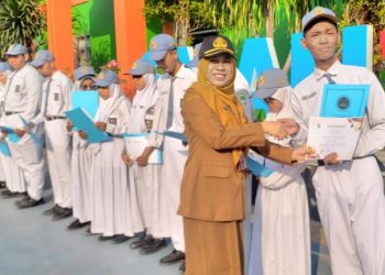 Tahun Ajaran Baru Siswa SMA Negeri 1 Taman Disambut Dengan Penghargaan
