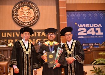 Tidak Mau Sekedar Lulus, Hermadi PNS Sidoarjo Lulus S2 Unair IPK 4.00