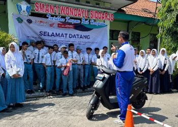 Siswa SMA Negeri 1 Wonoayu Diedukasi Cara Berlalu Lintas Yang Baik dan Benar