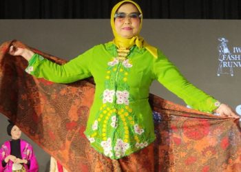 Semarak Batik Kanthi Banyuwangi Hadirkan 6 Model di IWAPI Fashion Runway 2024