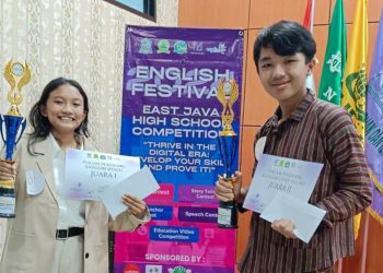 Dua Siswa SMK Negeri 2 Buduran Juara Lomba English Speech dan Story Telling
