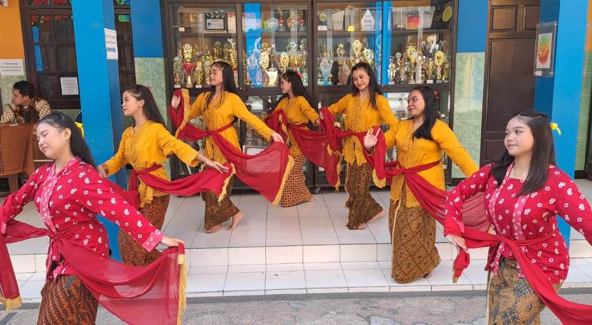 Siswa Baru SMK Antartika 2 Sidoarjo Disuguhi Tampilan Ekstrakurikuler