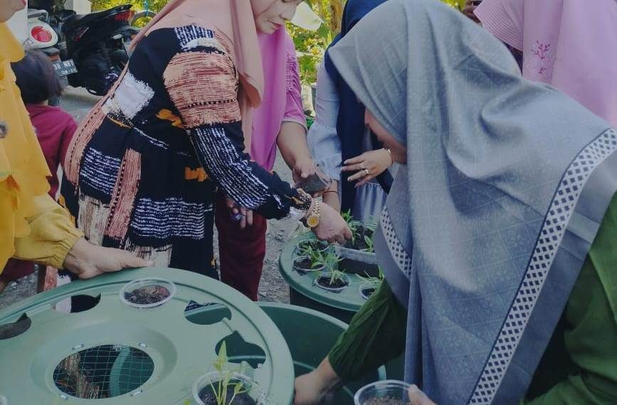 Dosen Umsida Beri Penguatan Pokmas Desa Kajartengguli Melalui ‘Budikdamber’