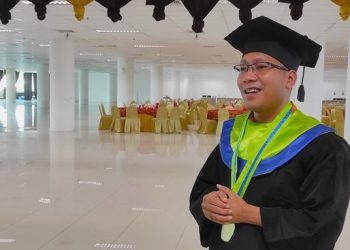 Biksu Asal Kamboja Lulus Magister di UNESA