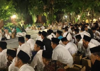 Ratusan Warga Nahdliyin Plosoklaten Gelar Doa Bersama Dukung Deny-Mudawamah