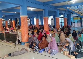 Pengajian Jelang Buka Puasa Asyura di Masjid Al-Falah Golokan Dipadati Jamaah