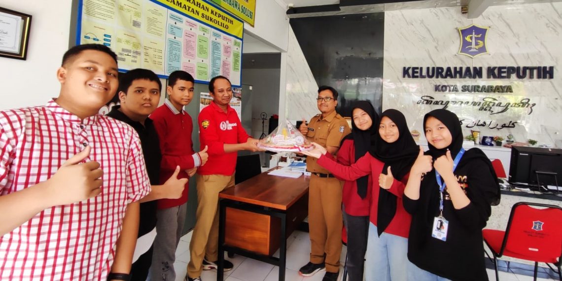 Berbagi Tumpeng Merdeka untuk Tetangga