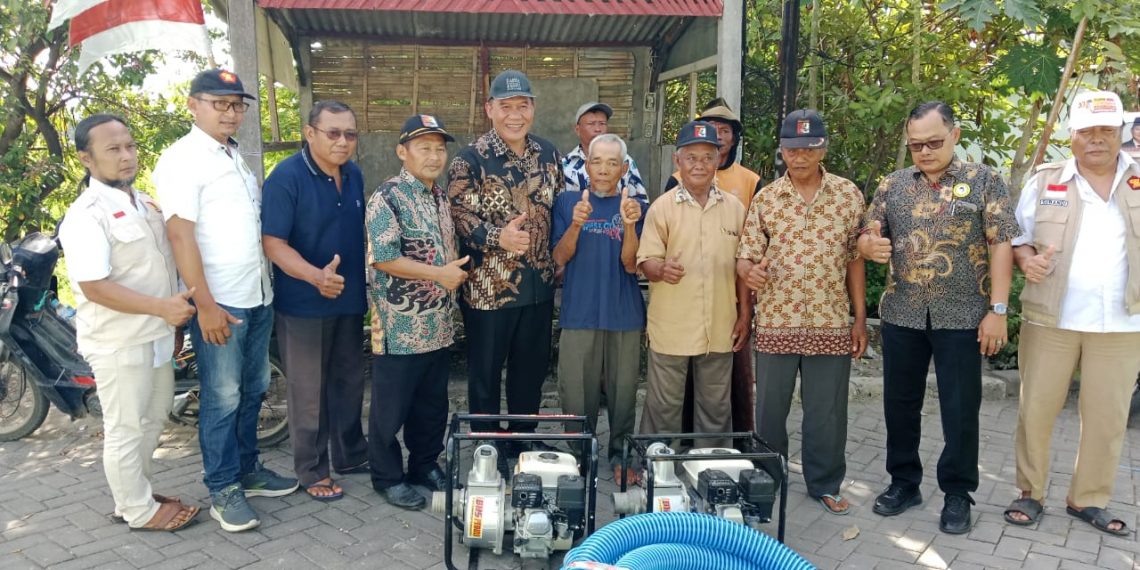 Bambang Haryo Bantu Pompa Air untuk Persawahan di Desa Banjarsari yang Alami Kekeringan