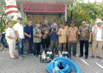 Bambang Haryo Bantu Pompa Air untuk Persawahan di Desa Banjarsari yang Alami Kekeringan