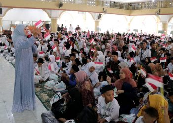 Tanamkan Nasionalisme, Khofifah Ajak Anak-anak Cinta Negeri, Cinta Rasulullah SAW