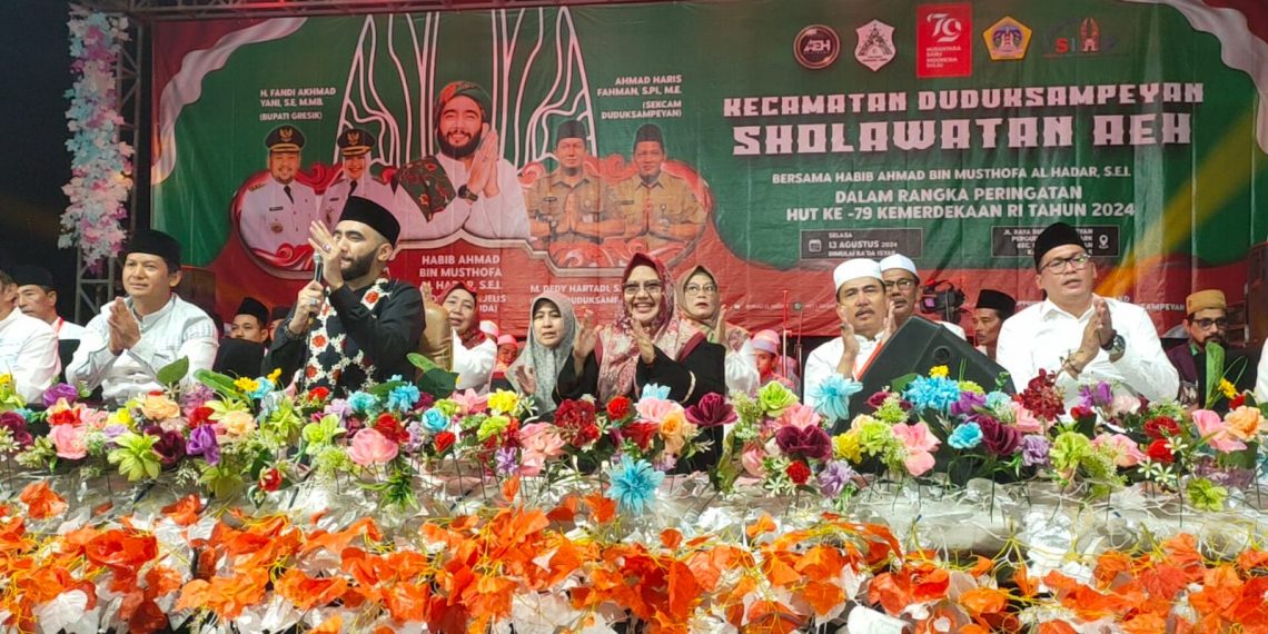 Duduksampeyan Gresik Sholawatan Bersama Wabup dan Puluhan Ribu Jamaah