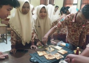 Komsaber SMA Negeri 1 Gedangan Inisiasi Cooking Class Untuk Difabel