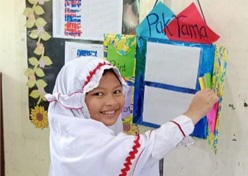 Guru SD Al Falah Darussalam Kenalkan ‘Pak Tama’ Media Pembelajaran Kreatif