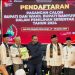 Duet Paslon Ali Makki-Ali Ruchi Daftar ke KPU Banyuwangi Diantar Ratusan Pendukung