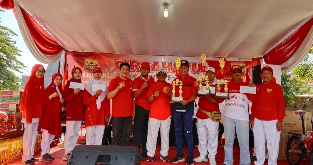 Cak Khulaim Berbagi Kebahagiaan Bersama Warga RW 04 Perum Tropodo Asri di HUT RI Ke 79