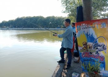 Tingkatkan Sektor Pariwisata di Bidang Perikanan, Cak Khulaim Gelar Mancing Bareng Berhadiah Jutaan Rupiah
