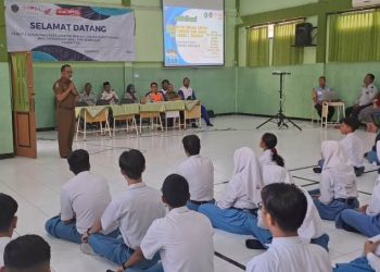 Siswa SMA Negeri 1 Sidoarjo Diedukasi Safety Riding dan Bahayanya Narkoba