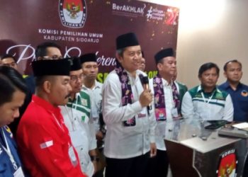 Diiringi Ribuan Pendukung Dan Relawan, Cabup-Cawabup Mas Iin-Edi Widodo Daftar Ke KPU Sidoarjo