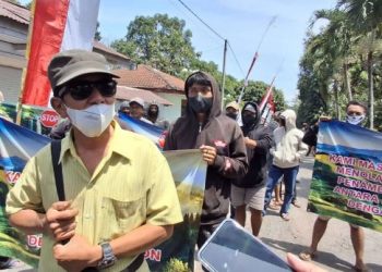 Kesulitan Air Bersih Akibat Penambangan Sirtu, Warga Puncu Kediri Demo PTPN 1 Regional 5