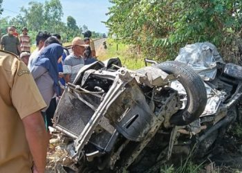 Dihantam Kereta Api, Toyota Avanza Ringsek, Sopirnya Tewas