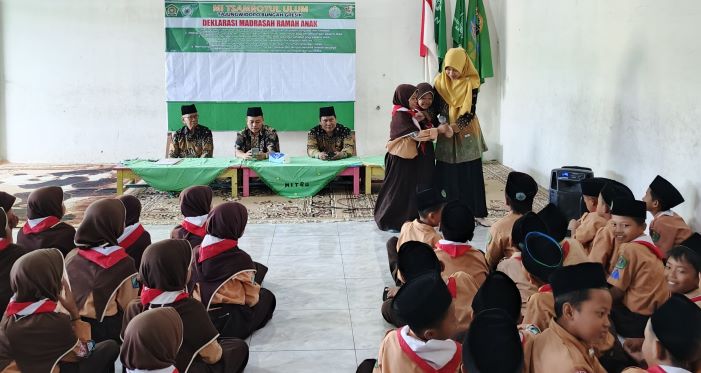 MI Tsamrotul Ulum Tajungwidoro Mengare Gelar Deklarasi Madrasah Ramah Anak