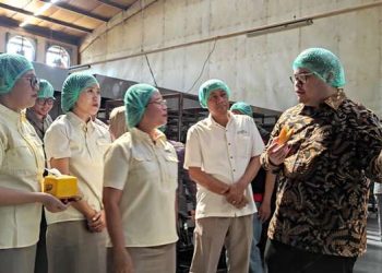 Kunjungi Pabrik Roti di Ngadiluwih, Bupati Kediri Support Pengembangan Industri Lokal untuk Penguatan Ekonomi