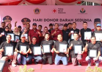 Puluhan Relawan Pendonor Darah Terima Penghargaan dari Bupati – Wabup Gresik